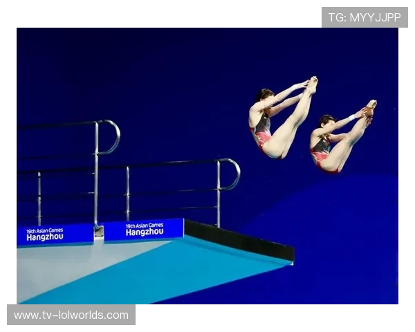 全运会女双10米台决赛：全红婵-王伟莹0.9分优势险胜陈芋汐-掌敏洁