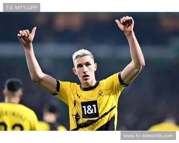 多特蒙德球员施洛特贝克劲射破门，锁定胜局